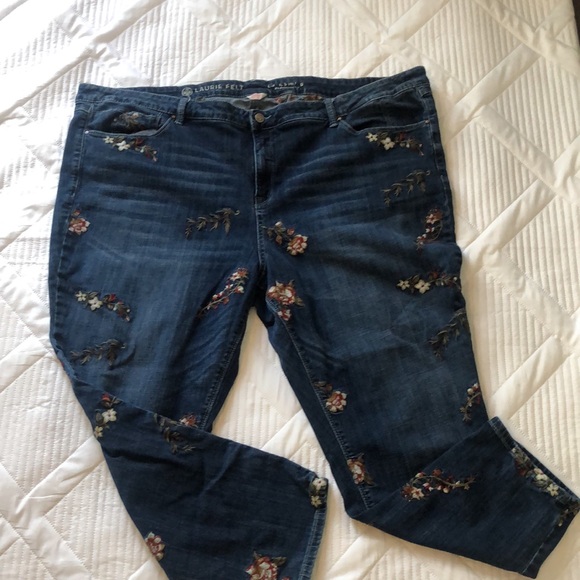 Lori Felt| Jeans| Women’s| Size 28W| Denim| Embroidered floral Jeans, Classic - Picture 10 of 15